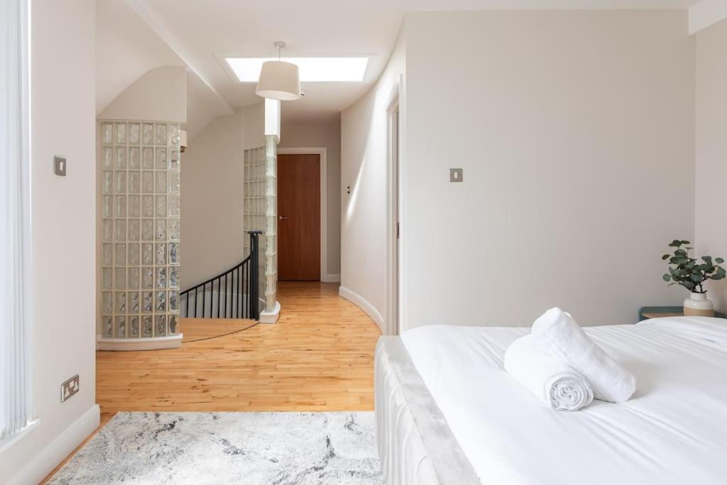 Modern Penthouse Apartment 2 Bed, 2 Bath Sleeps 6 City Centre Belfast Eksteriør billede