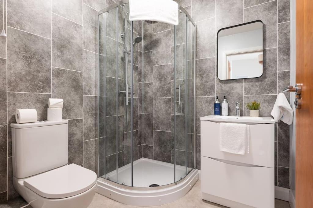 Modern Penthouse Apartment 2 Bed, 2 Bath Sleeps 6 City Centre Belfast Eksteriør billede