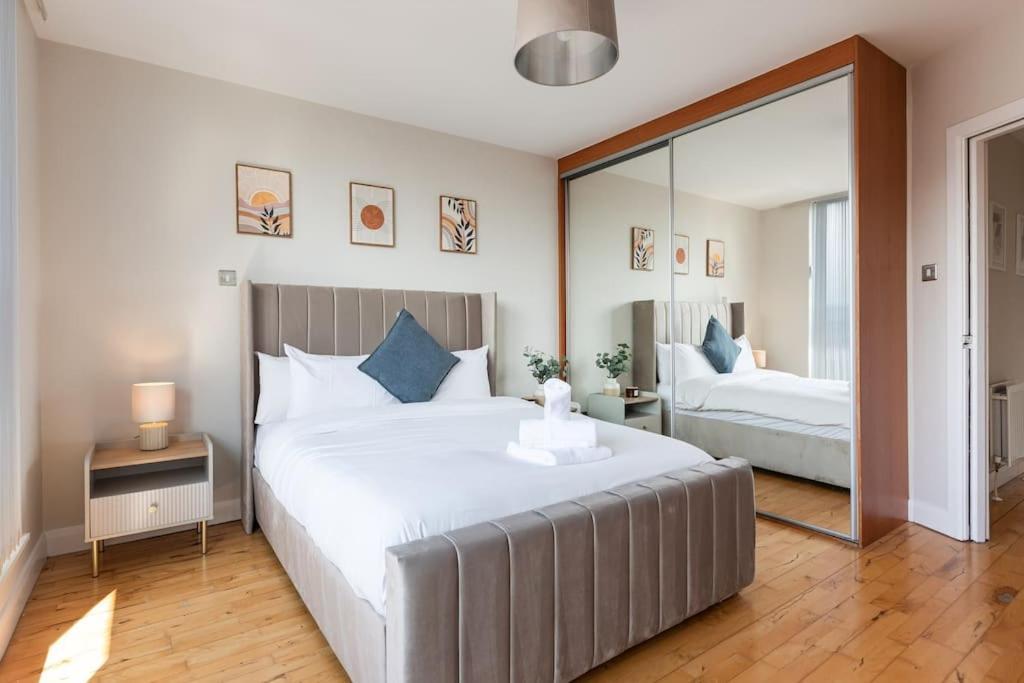 Modern Penthouse Apartment 2 Bed, 2 Bath Sleeps 6 City Centre Belfast Eksteriør billede